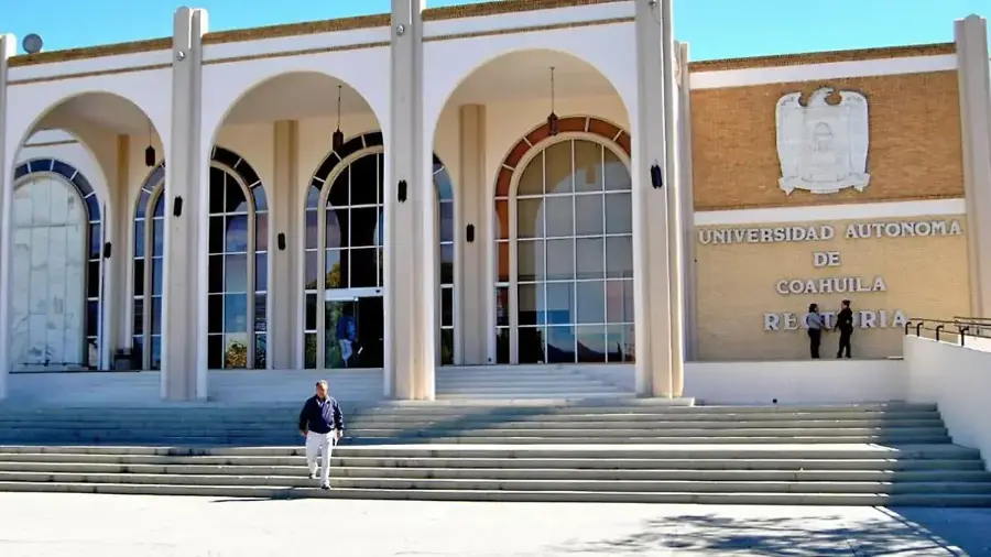 La Universidad Autónoma de Coahuila alcanzó un reconocimiento histórico al lograr la validación de 24 programas de posgrado por su calidad académica.