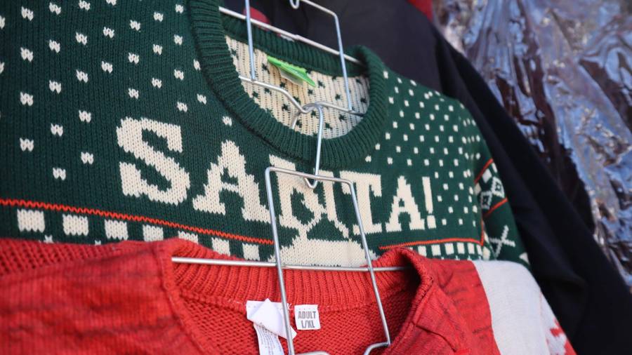 nspirados en la moda excéntrica de Bill Cosby en los años 80, estos suéteres cuentan con diseños únicos y hasta canciones dedicadas a ellos, como “Bill Cosby Sweater” y “Oh Snap &amp; Ed Adorable”.