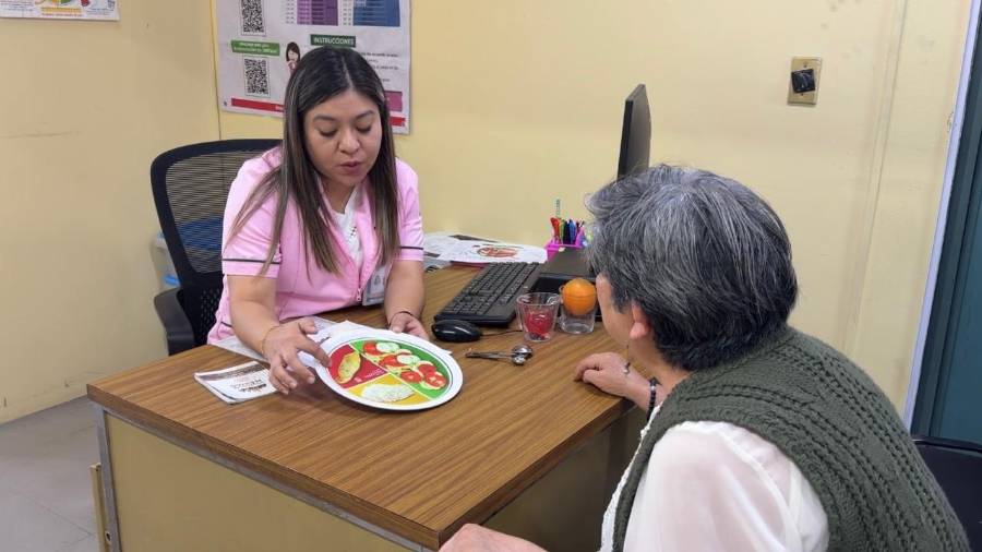 El IMSS Coahuila reconoció la labor de 121 profesionales de la nutrición que brindan atención y orientación a derechohabientes en todo el estado.