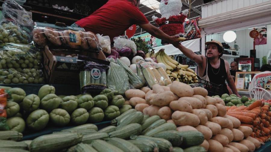 La información del costo de la canasta alimentaria en México es con base a los estudios que hace el Inegi sobre las Líneas de Pobreza, que ofrecen un referente monetario del poder adquisitivo de las y los mexicanos.