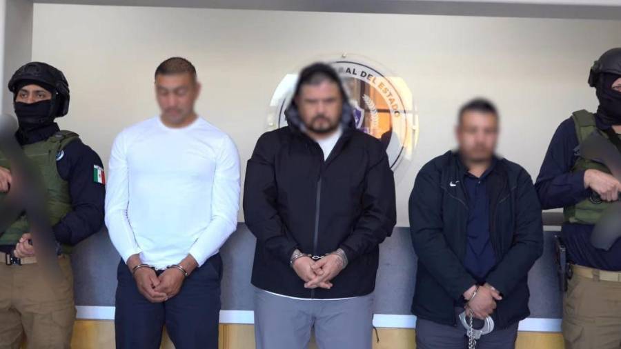 La Fiscalía de Baja California informó la detención de tres elementos de la Policía Municipal de Mexicali, señalados por su presunta participación en la desaparición forzada de cuatro hombres ocurrida en 2022.
