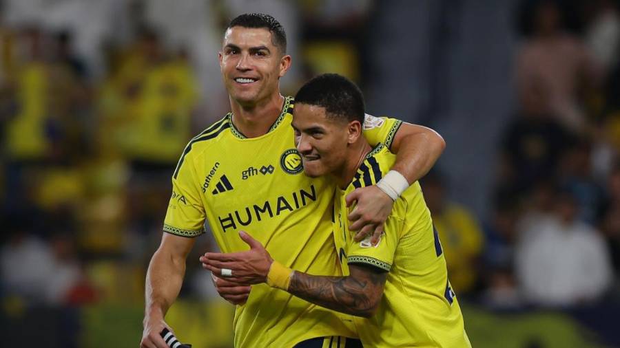 Cristiano Ronaldo celebró su primer hat-trick de la temporada con Al Nassr y quedó a solamente 15 goles de alcanzar las mil anotaciones oficiales en su trayectoria profesional.