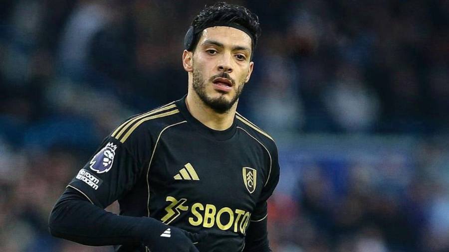 Raúl Jiménez no logró marcar diferencia en ataque durante la caída del Fulham 1-0 ante Leeds United en la jornada 22 de la Premier League.