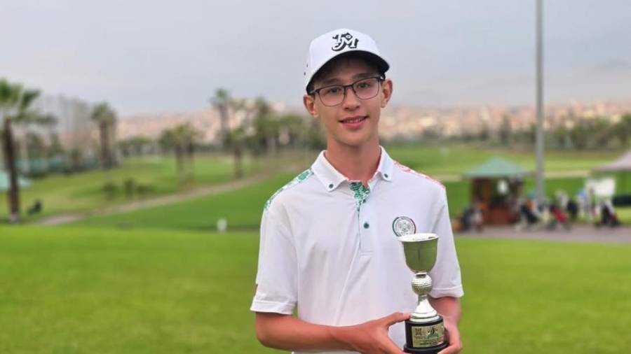 El saltillense Santiago García Melo celebra su triunfo en la categoría Caballeros Pre-Juvenil de la Copa Alianza del Pacífico 2026, torneo internacional celebrado en Lima, Perú.