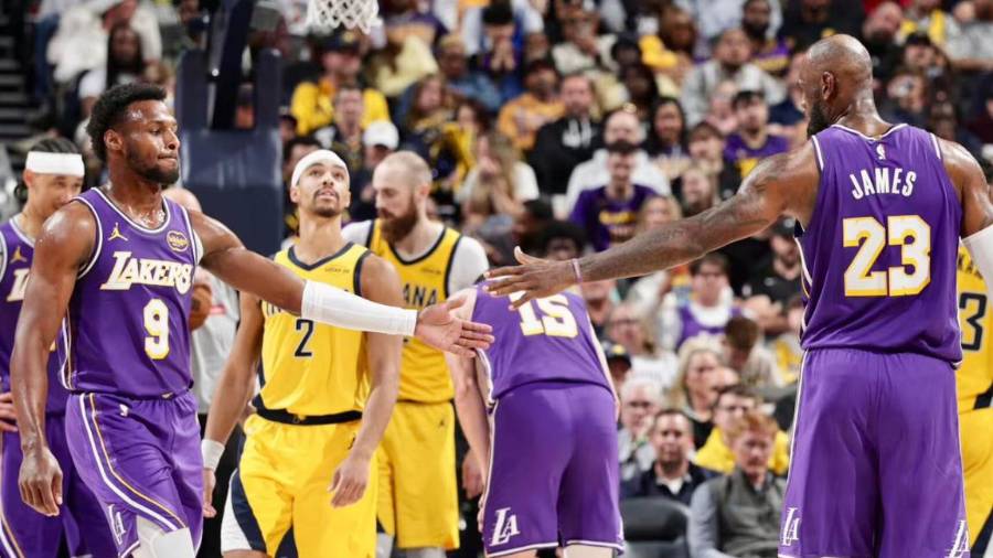 LeBron James encontró a Bronny James para un triple y ambos firmaron la primera asistencia padre e hijo en la historia de la NBA con los Lakers de Los Ángeles.