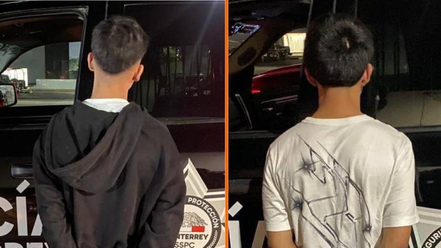 Cuando intentaban ingresar a una vivienda para presuntamente perpetrar un robo, dos adolescentes, de 14 y 17 años, fueron detenidos en posesión de un arma y 27 dosis de cocaína, en Monterrey.