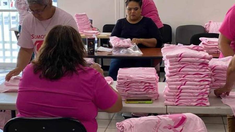 Integrantes del Grupo de Apoyo a Personas con Cáncer iniciaron la distribución de artículos conmemorativos para garantizar la continuidad de sus programas asistenciales en Piedras Negras.