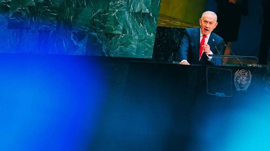 Los periodistas israelíes Shlomi Eldar y Ruth Yuval en el libro “843 días de abandono y resiliencia” publicaron una investigación que revelaba que Netanyahu sabía del ataque de Hamas diez días antes del 7 de octubre de 2023.