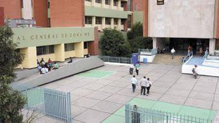 A pesar de los esfuerzos del personal médico por salvarle la vida, el joven no logró superar el traumatismo craneoencefálico severo que sufrió durante el accidente.