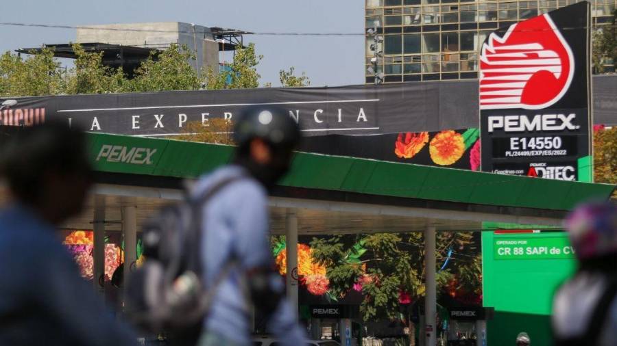”Pemex lleva muchas décadas mal parado, no es un tema de cómo se estén dando las cosas en el exterior”, mencionó Banamex.