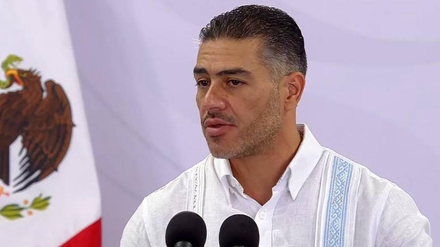 La Fiscalía General de la República cumplimentó ocho órdenes de aprehensión como parte de una investigación por presunto huachicol fiscal.