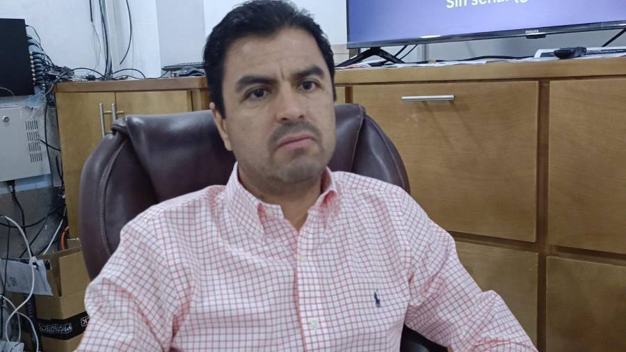 El economista Héctor Javier Rodríguez López alertó sobre los riesgos de recurrir a préstamos personales y casas de empeño, debido a los altos intereses que pueden afectar la economía de las familias.
