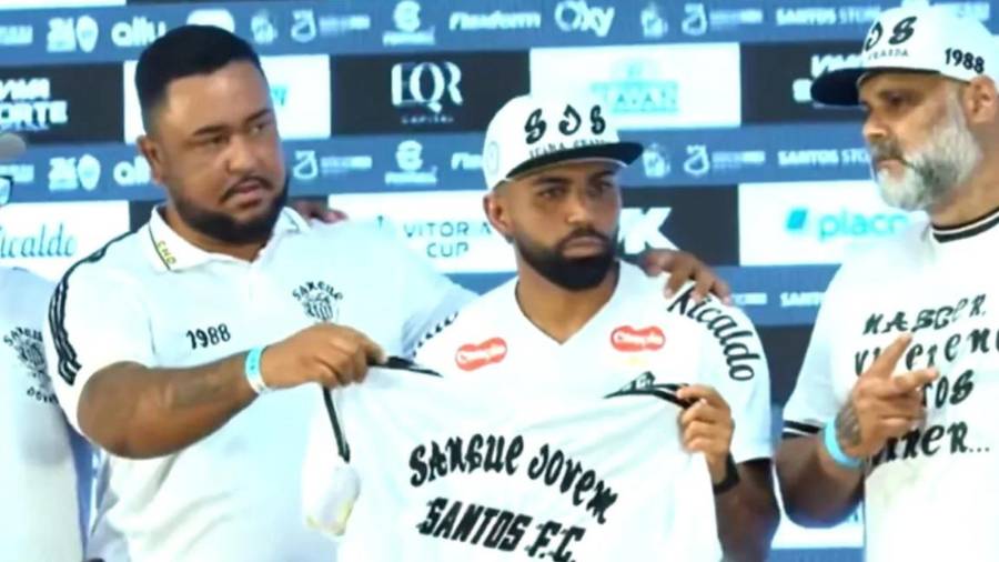 Gabigol durante su presentación oficial con Santos, acto que se vio empañado por la advertencia de la barra organizada en plena conferencia de prensa rumbo a la temporada 2026.