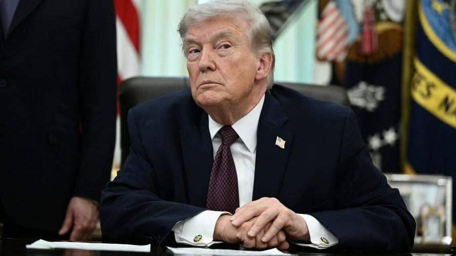 A medida que los precios de la energía se disparan, Trump se muestra desesperado por lograr que los países envíen sus barcos al estrecho.