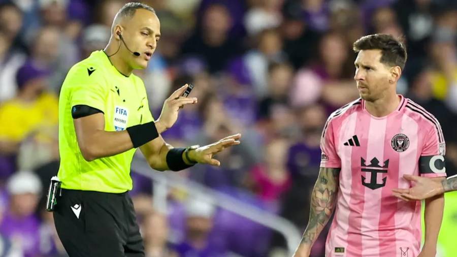 La FIFA designó a Ismail Elfath como árbitro del Argentina vs Inglaterra en las semifinales del Mundial 2026. Su historial con Lionel Messi y la Albiceleste volvió a encender el debate sobre el arbitraje.