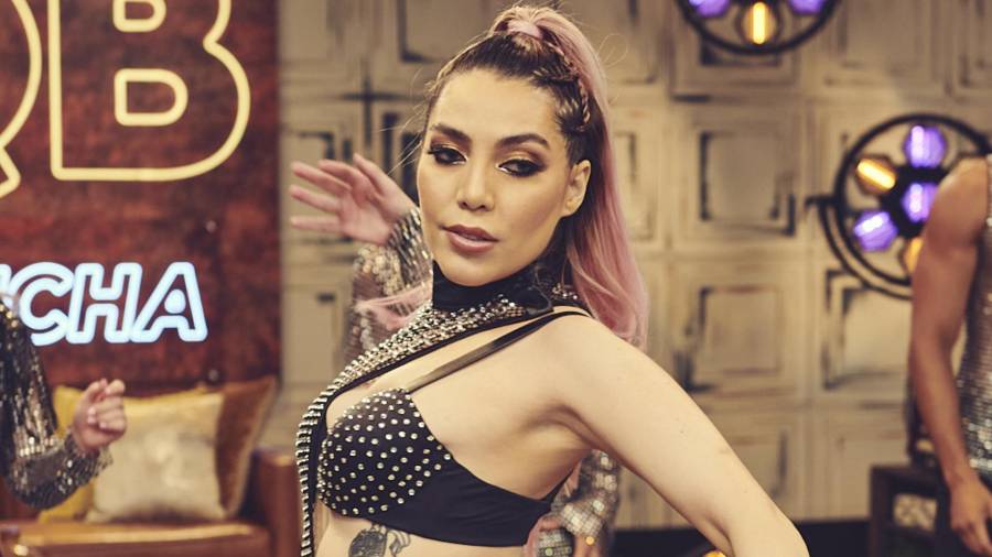 Frida Sofía bailó quebradita en su primera intervención del reality show.