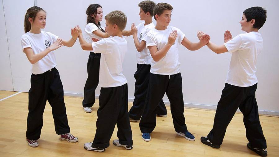 Un estudio internacional reveló que los niños y adolescentes que practican deportes extraescolares presentan mejores resultados en salud mental, rendimiento cognitivo y condición física.