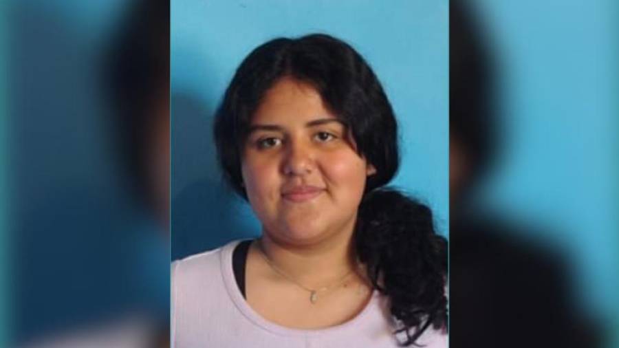 La vestimenta completamente en color negro que portaba al momento de su desaparición forma parte de los datos difundidos para facilitar su localización.