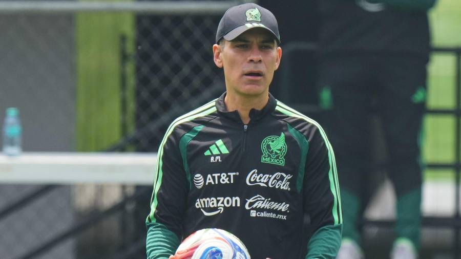 Rafael Márquez observó al Tri Sub-20 en Puebla acompañado por Pol Lorente y Vidal Paloma, piezas encaminadas para su equipo de trabajo.