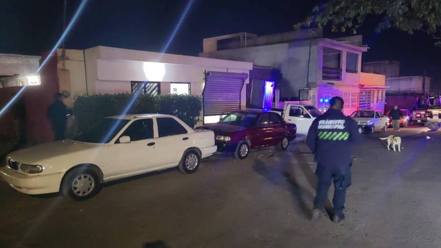 Paramédicos acudieron al lugar de los hechos pero nada pudieron hacer para salvarle la vida al sujeto.