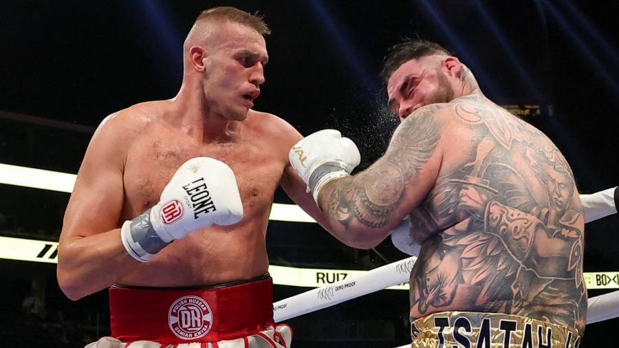 Andy Ruiz soportó una caída y el castigo de Damian Knyba para completar los 12 asaltos en su esperado regreso al ring.