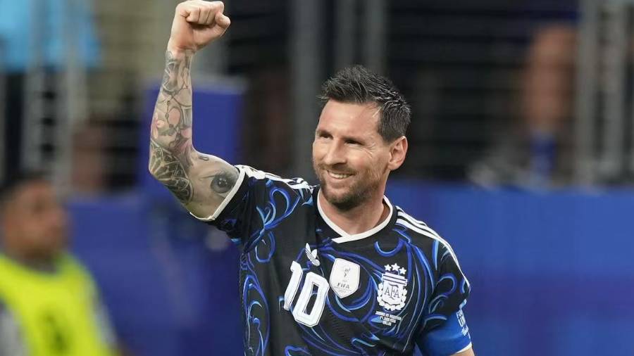 La FIFA autorizó que la Albiceleste utilice su uniforme azul, una decisión que entusiasma a los aficionados por la carga simbólica de esa camiseta.