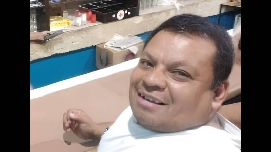 Familiares, amigos y compañeros mantienen las labores de búsqueda para dar con el paradero de Luis Armando.