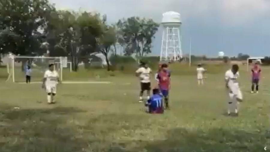Un ataque armado durante un partido de futbol en San Francisco del Rincón dejó siete personas heridas y una víctima mortal.