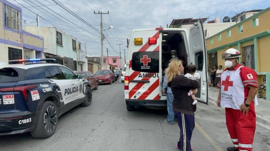 Dormita taxista y provoca accidente en Saltillo; una mujer y dos menores resultan lesionados
