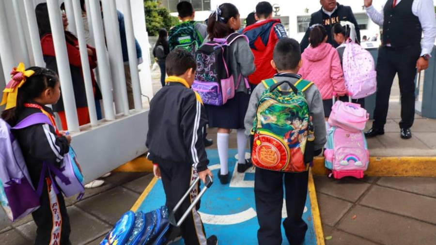 Las autoridades educativas pidieron a madres y padres valorar la salud de sus hijas e hijos antes de asistir.