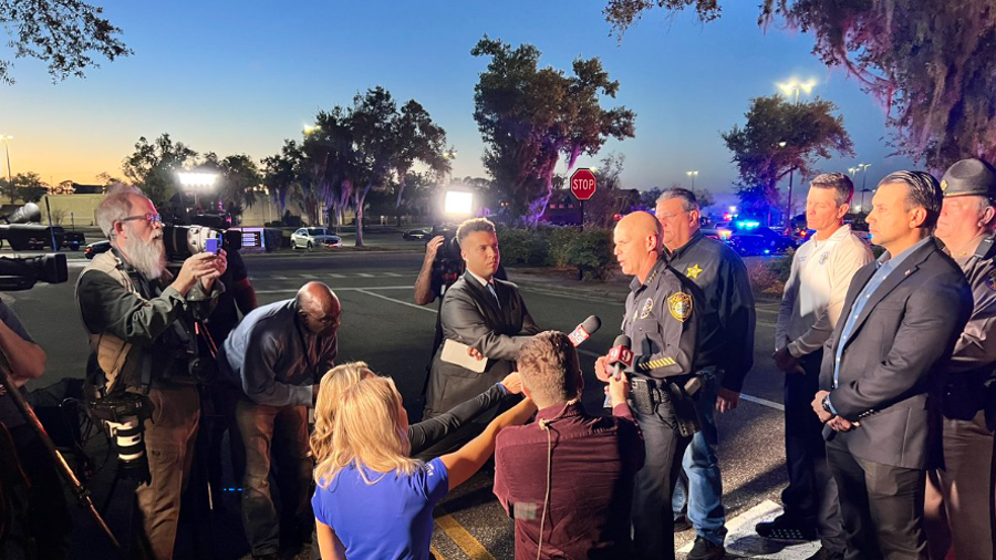 Un tiroteo sucedió en un centro comercial. Se reportaron una persona herida y una víctima mortal.