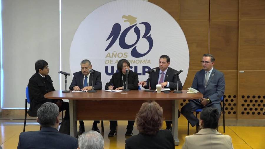 El rector de la UAdeC, Octavio Pimentel Martínez, expuso los retos y equilibrios entre autonomía universitaria y fiscalización del gasto federalizado.