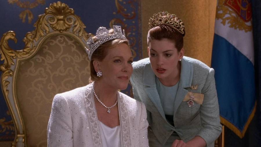 Personaje. Julie Andrews interpretó a la Reina Clarisse, abuela de Mia Thermopolis, en las dos primeras películas de ‘El Diario de la Princesa’.