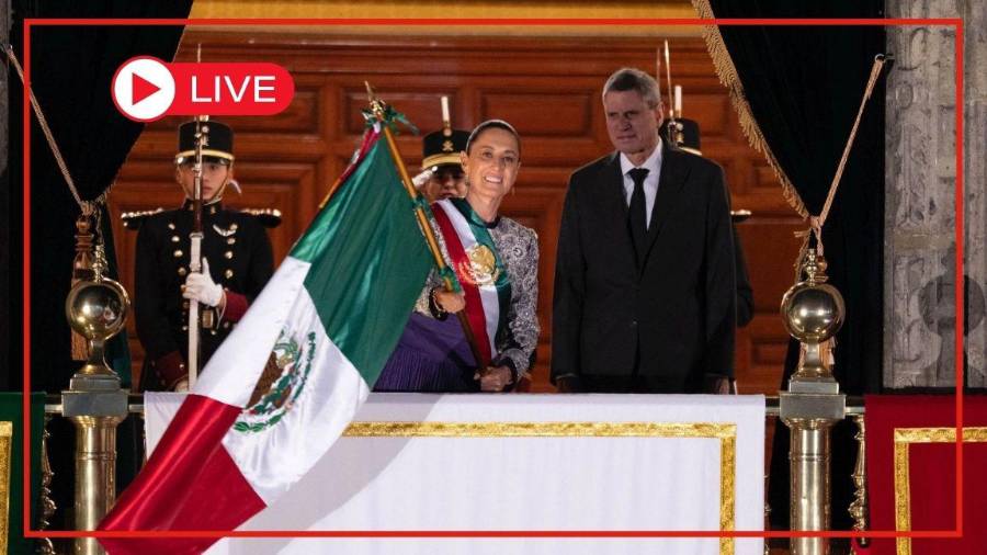 Claudia Sheinbaum encabeza desde Palacio Nacional la ceremonia del Grito de Independencia ante miles de personas reunidas en el Zócalo de CDMX.