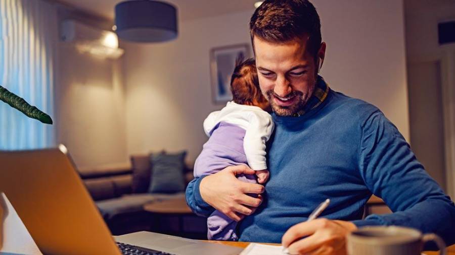 En México se mantienen licencias de paternidad por solo cinco días, muy lejos de lo que se tiene en otros países.