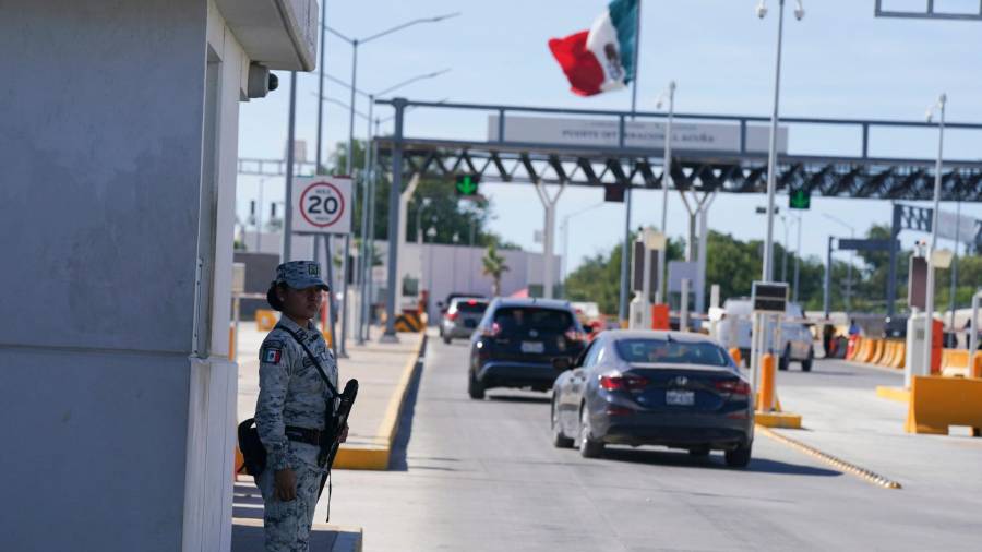 Autoridades locales coordinan acciones ante el incremento del flujo vehicular.