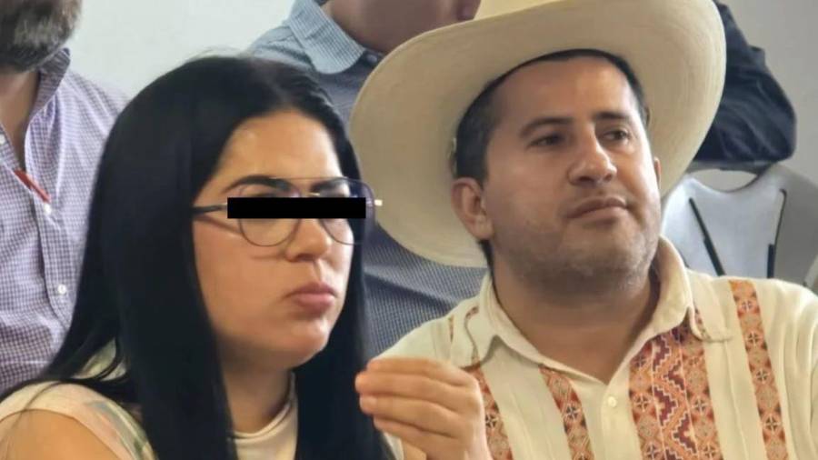 La FGE de Michoacán busca que Alejandra Vargas Rauda comparezca por el asesinato de Carlos Manzo, ocurrido en 2025.
