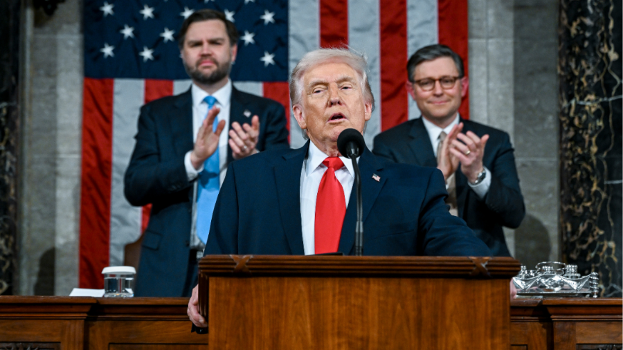 El presidente Trump afirmó el viernes que un cambio de régimen en Irán “sería lo mejor que podría ocurrir”, mientras continuaba amenazando con una acción militar contra el país.