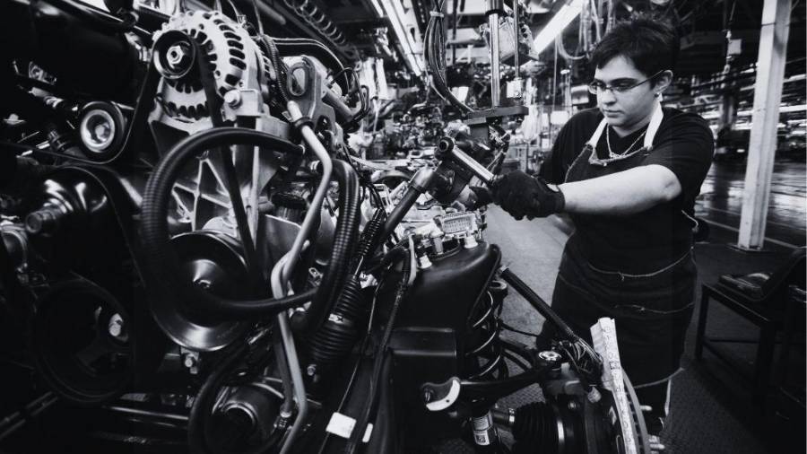 El capital fijo para maquinaria y equipo reportaron caídas de 7.9% a tasa anual y de 0.3% a tasa mensual