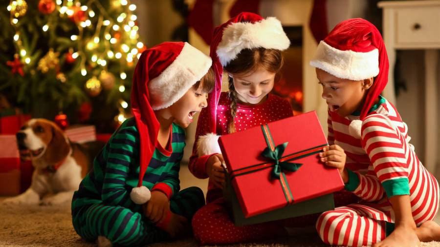 Descubre cuándo se dan los regalos de Navidad, el 24 o 25 de diciembre.