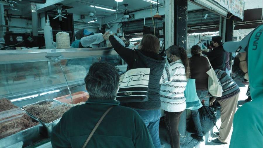 El objetivo de este informe, según Inegi, es ofrecer un referente monetario para determinar si los ingresos mensuales de la población son suficientes para adquirir los productos de las canastas alimentaria.