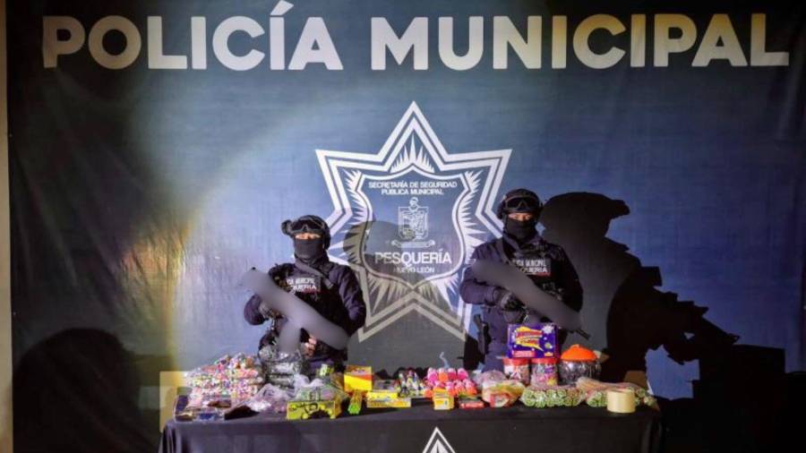 En un operativo ejecutado en la colonia Colinas de Santa Engracia se logró el decomiso de 19 kilos de pirotecnia.