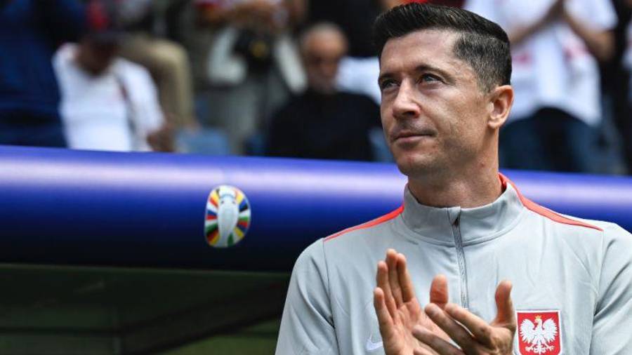 Robert Lewandowski fue baja en el primer partido contra Países Bajos por una lesión muscular, pero ya se reincorporó este miércoles al entrenamiento.