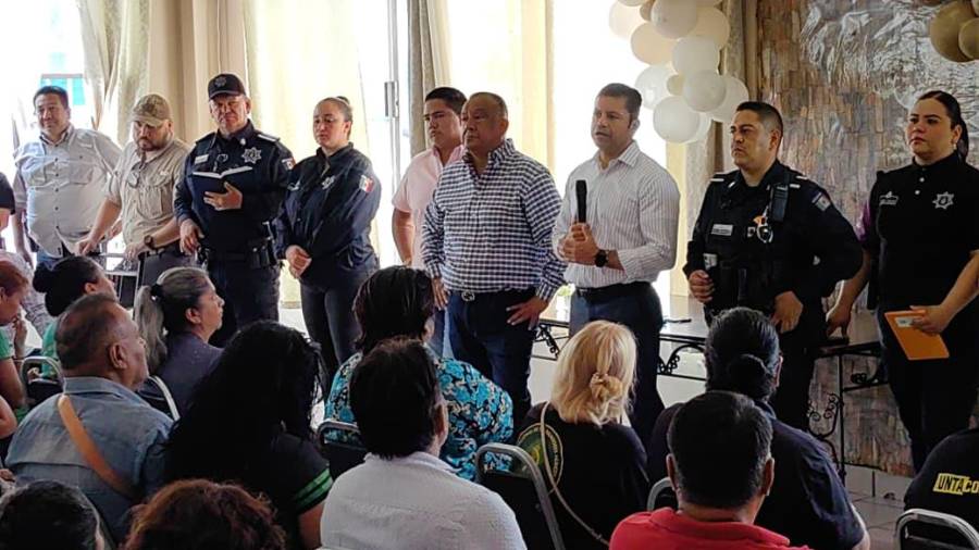 En la reunión participaron directores de área y titulares de agrupamientos especializados de la Comisaría.