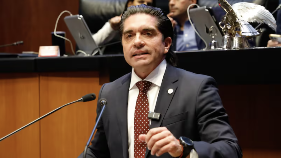 El senador de Morena sostuvo que su intención era referirse a la posibilidad de recurrir a las instancias legales por el contenido de un reportaje.