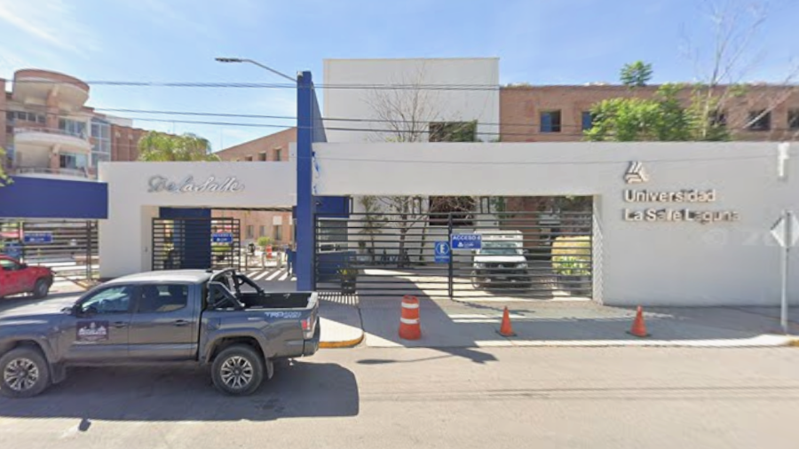 La agresión ocurrió en la zona de salida de la Universidad La Salle Laguna, al término de la jornada escolar.