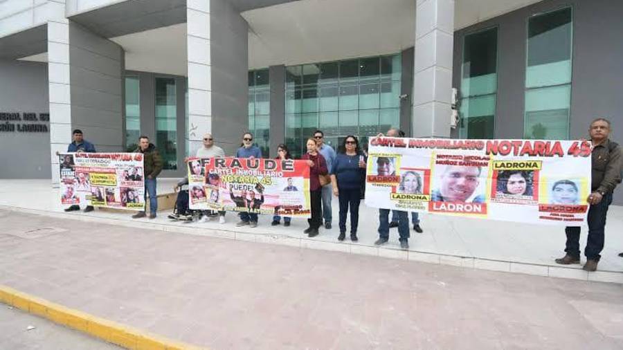 Familias afectadas por el fraude inmobiliario se manifestaron para exigir la recuperación de su patrimonio.
