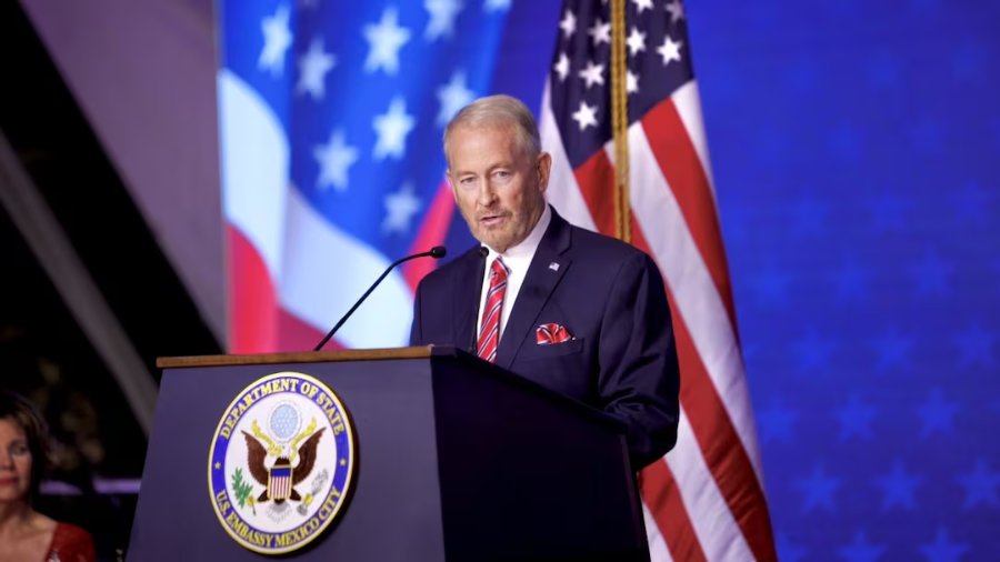 Ronald Johnson participó en la ceremonia de colocación de la primera piedra del complejo Pacífico Mexinol.