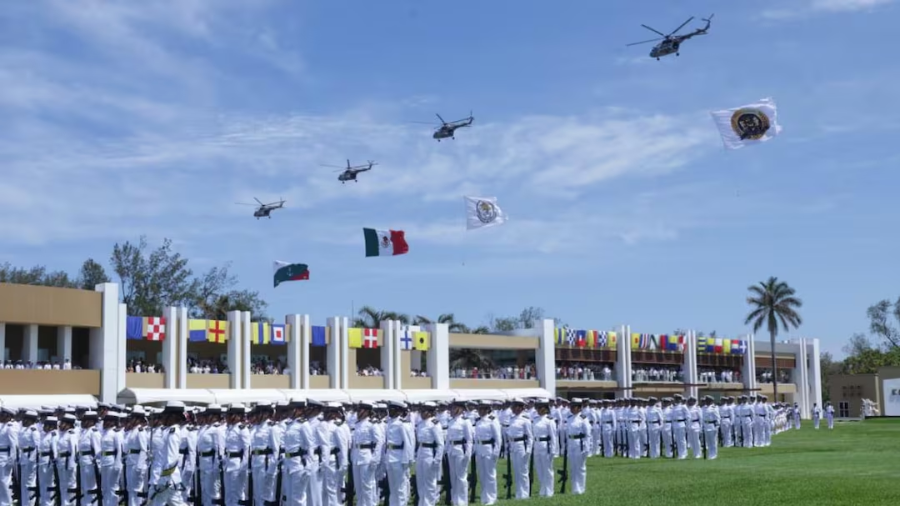 Morales Ángeles señaló que el propósito de la Armada se refleja en los cadetes que juraron lealtad al lábaro patrio.