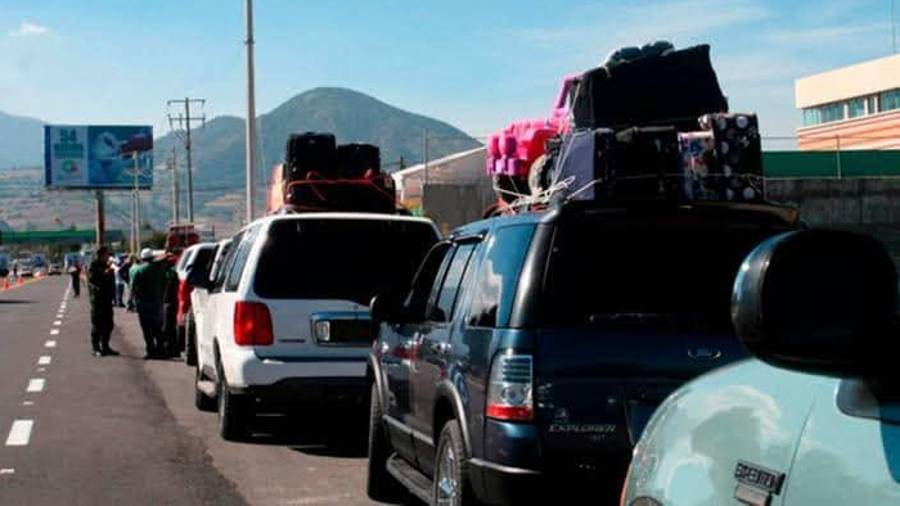Elementos de seguridad participan en el módulo Bienvenido Paisano instalado en Sabinas, Coahuila.